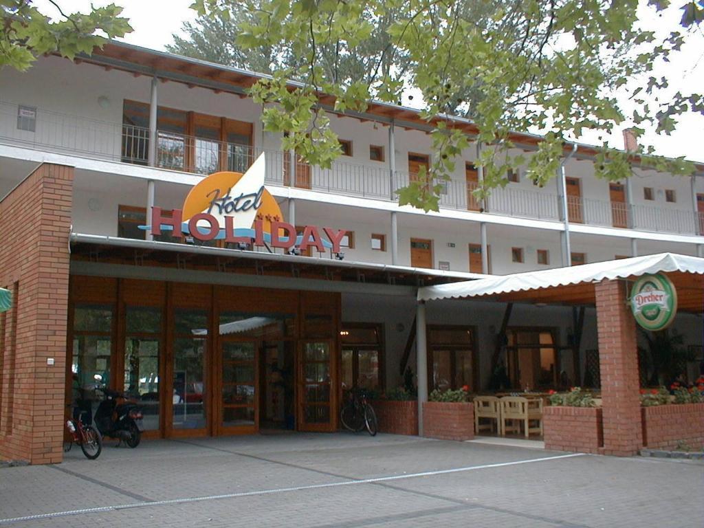 Hotel Holiday Шіофок Екстер'єр фото