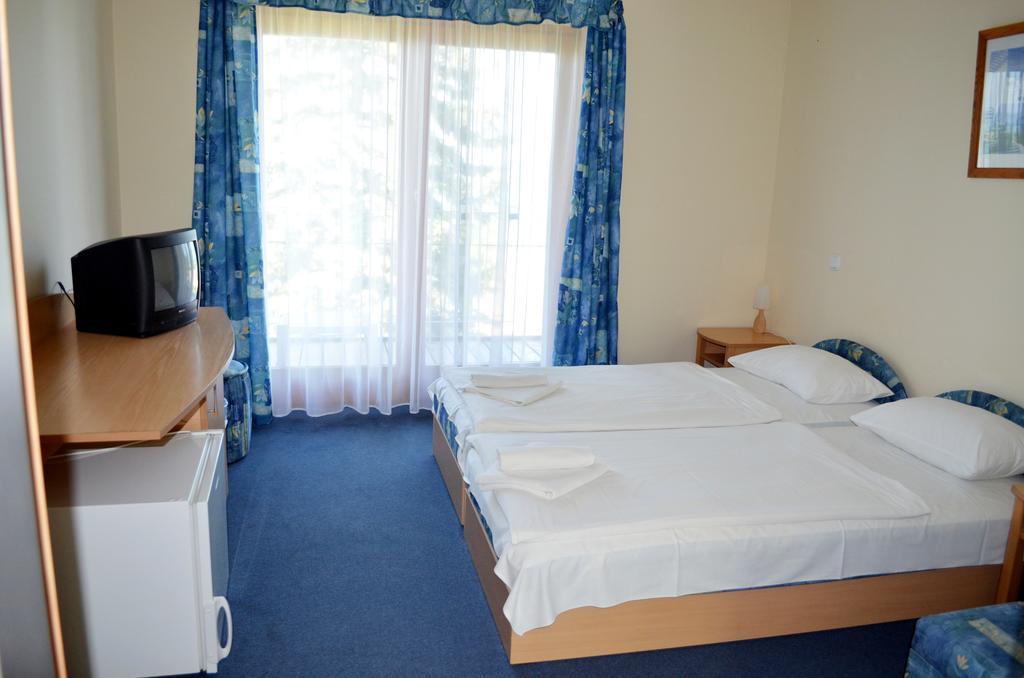 Hotel Holiday Шіофок Екстер'єр фото