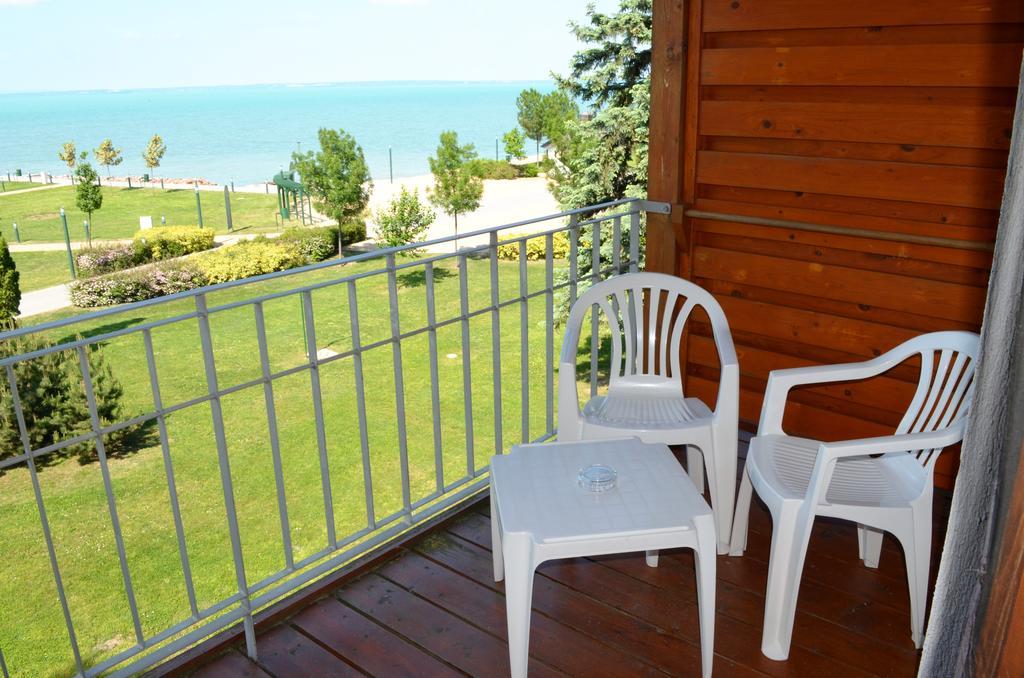 Hotel Holiday Шіофок Екстер'єр фото