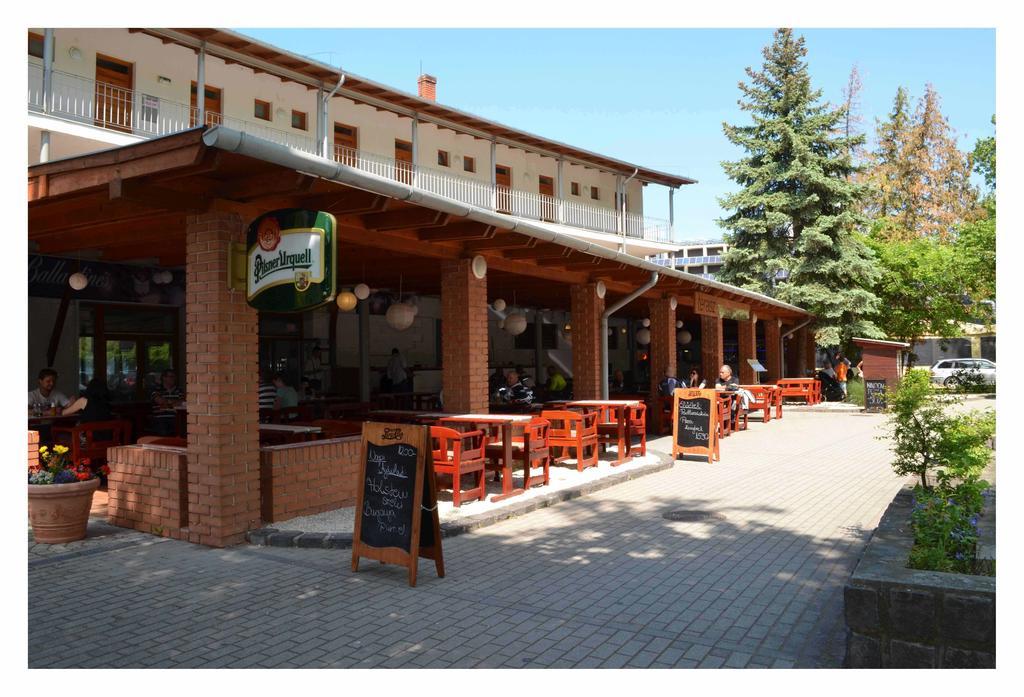 Hotel Holiday Шіофок Екстер'єр фото