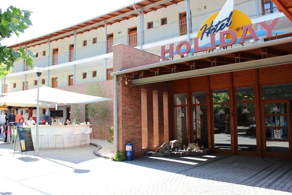 Hotel Holiday Шіофок Екстер'єр фото