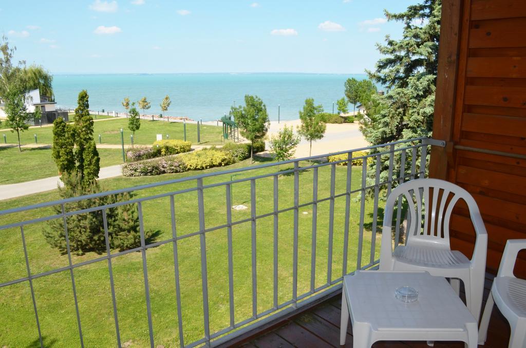 Hotel Holiday Шіофок Екстер'єр фото