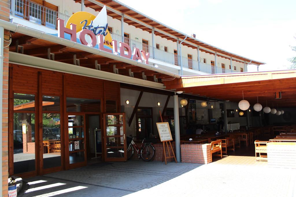 Hotel Holiday Шіофок Екстер'єр фото
