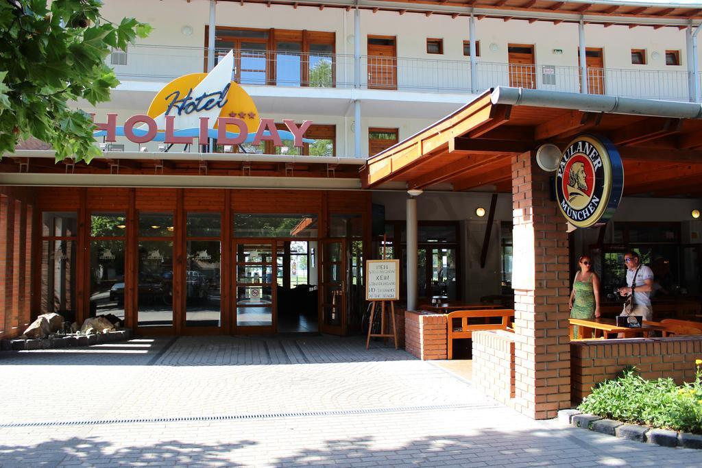 Hotel Holiday Шіофок Екстер'єр фото
