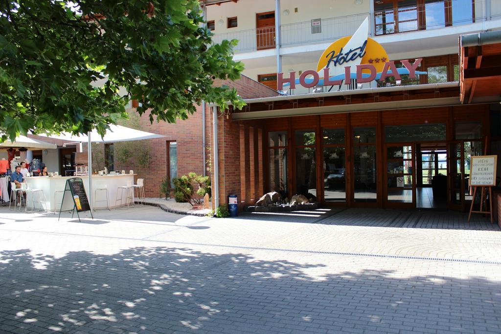 Hotel Holiday Шіофок Екстер'єр фото