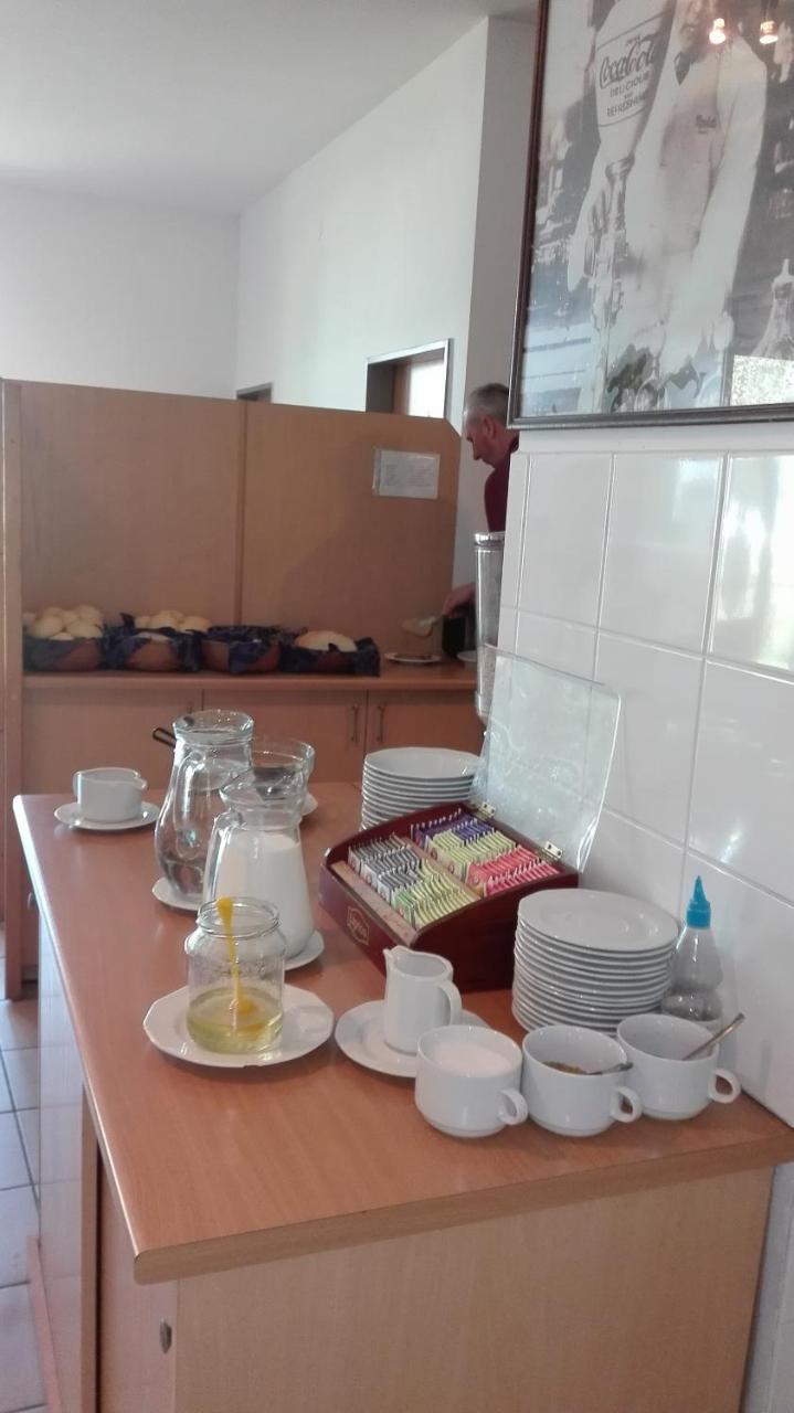 Hotel Holiday Шіофок Екстер'єр фото